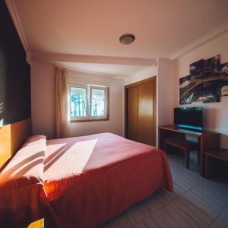 Hotel Dinajan Villanueva De Arosa Bagian luar foto