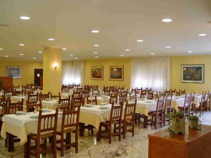Hotel Dinajan Villanueva De Arosa Bagian luar foto