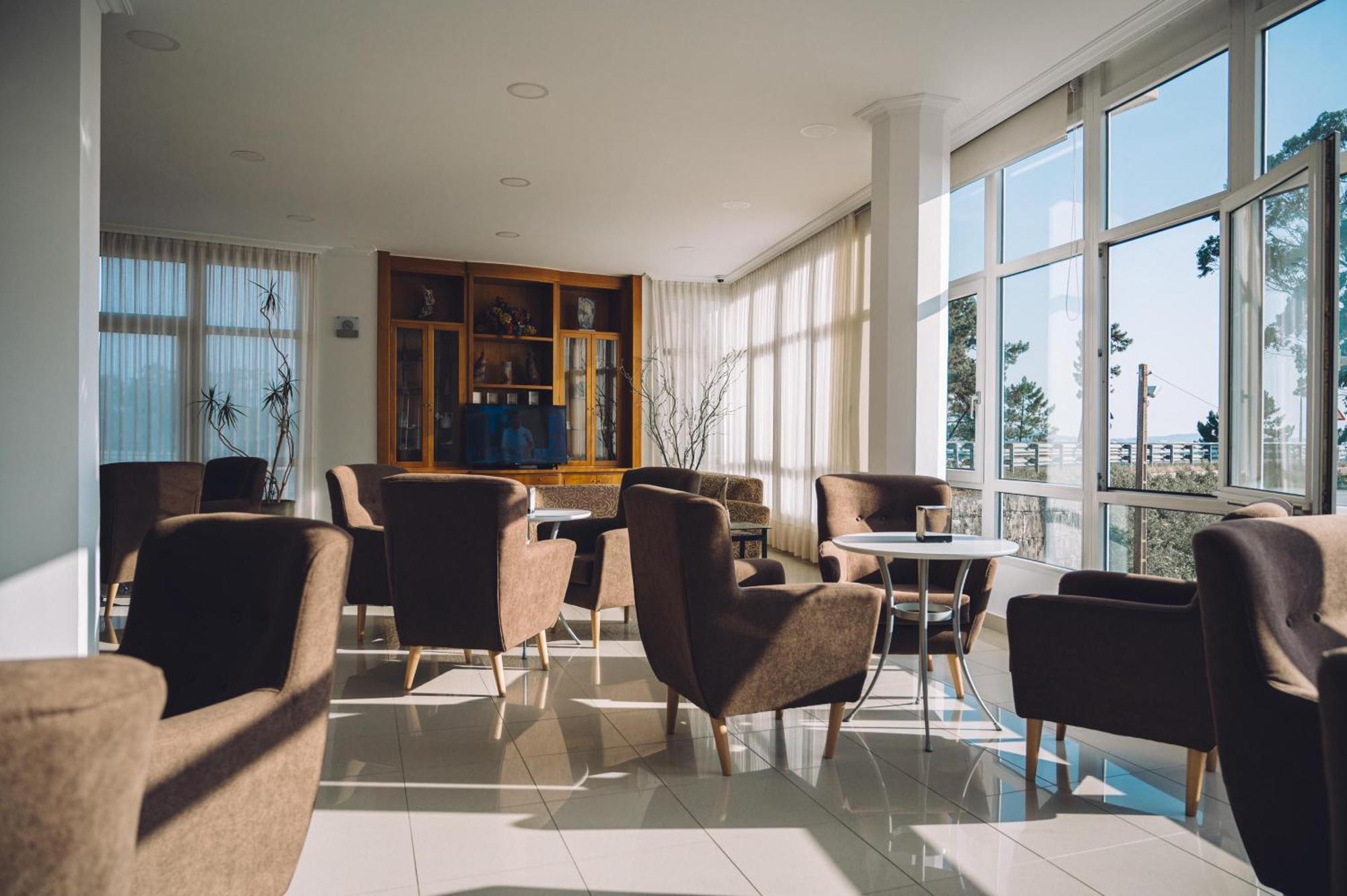 Hotel Dinajan Villanueva De Arosa Bagian luar foto